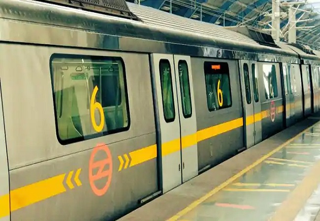 सुरक्षा के कड़े इंतजाम के बीच 169 दिन बाद दौड़ी दिल्ली मेट्रो